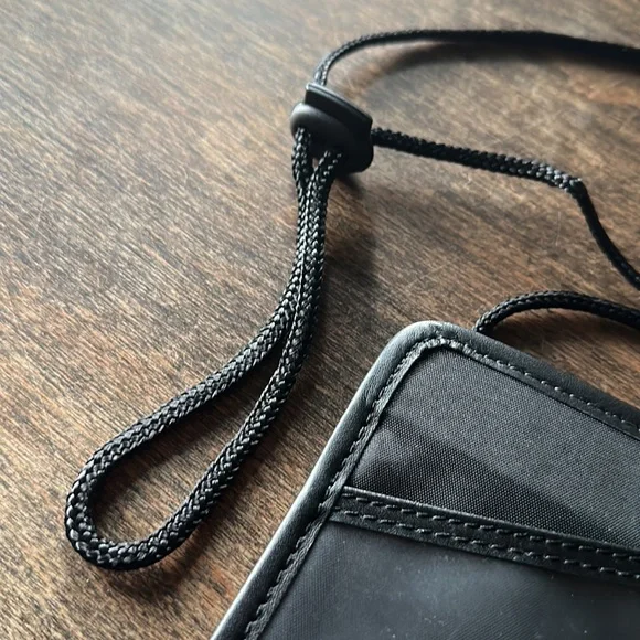 - Travel on Passport Wallet Travel Safe- pockets NWOT! Excellent condition - Picture 8 of 8